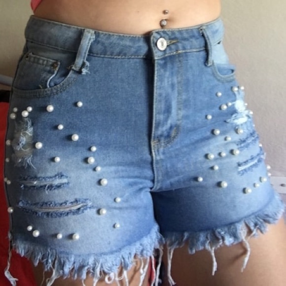 🆕Pearl detail distressed jean shorts 🔥 - Picture 5 of 7